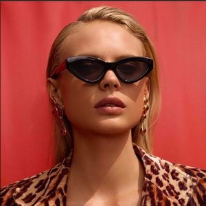 NWT Le Specs “synthcat” sunglasses